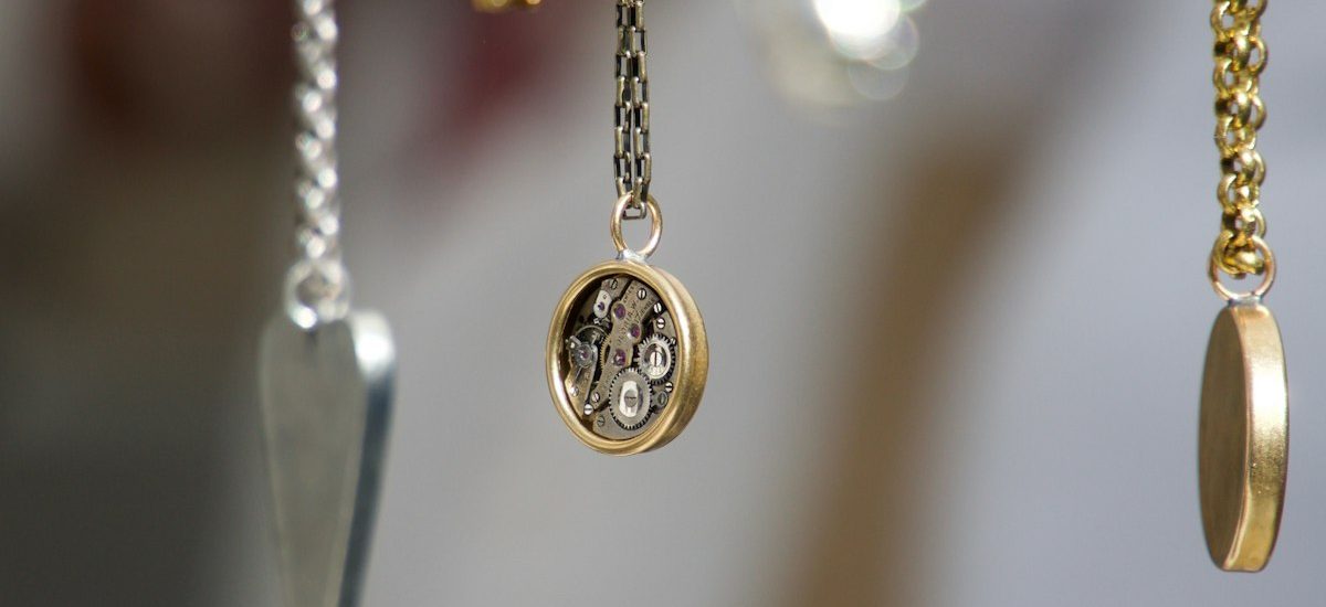 Moderne herensieraden trend 2025