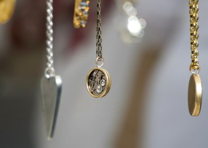 Moderne herensieraden trend 2025