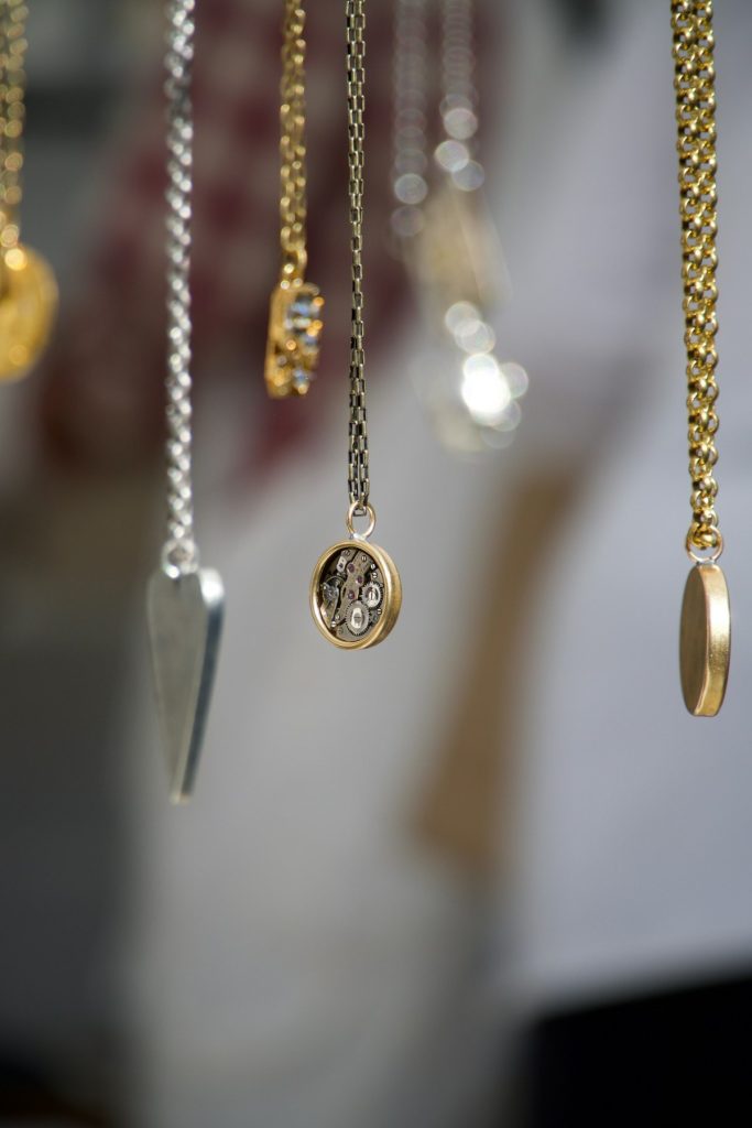 Moderne herensieraden trend 2025